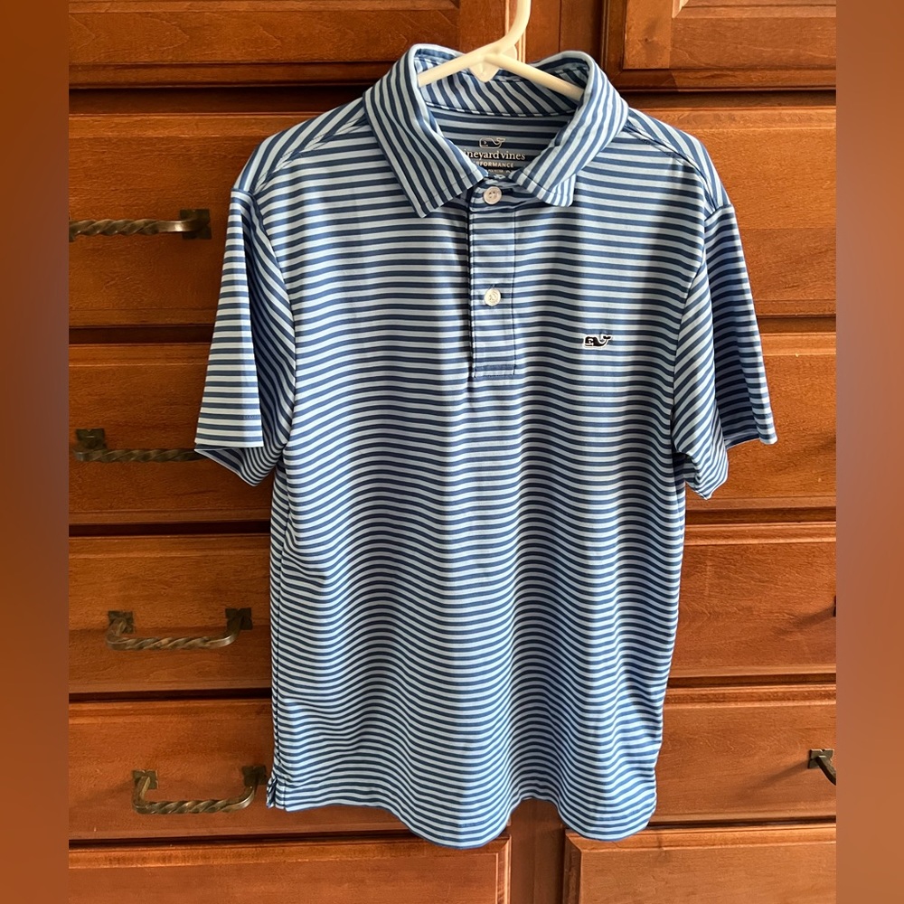 Vineyard Vines boys blue striped performance short sleeved polo size S (8-10)